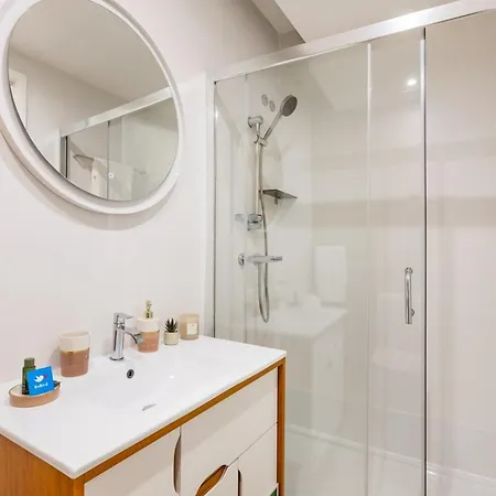 Stylish W/ Ac | Apartment